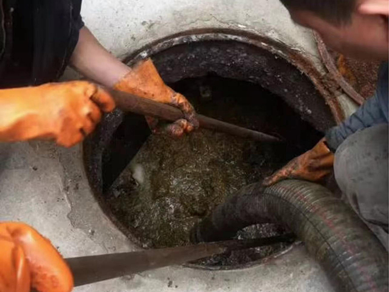 武陵源清理化粪池时如何避免沼气的危害？